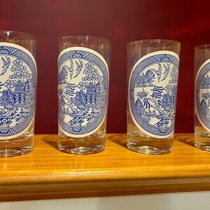 Blue Willow Pattern Glass Set